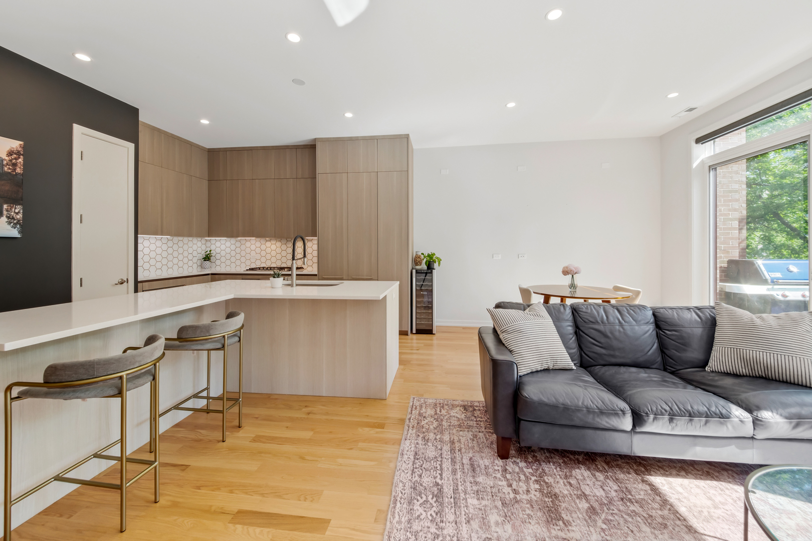 1104 N Marshfield Avenue Unit: 2