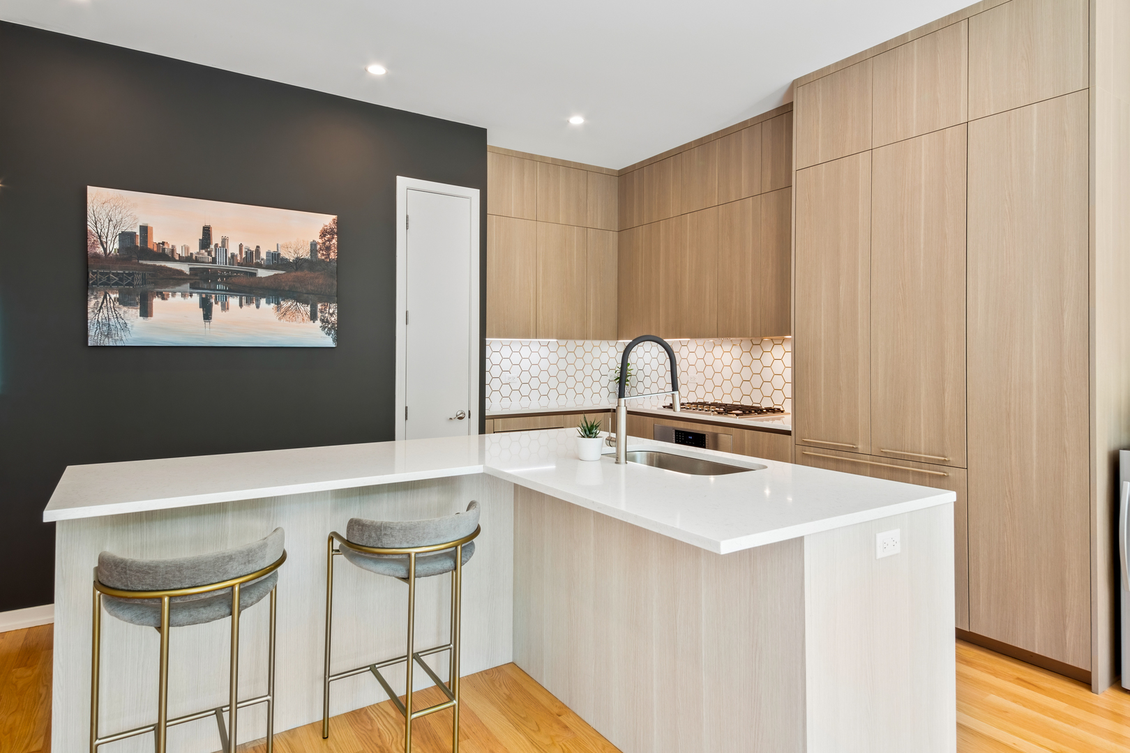 1104 N Marshfield Avenue Unit: 2