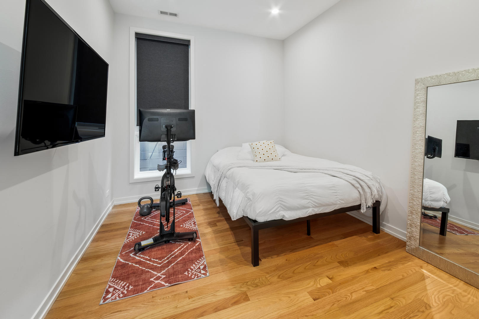 1104 N Marshfield Avenue Unit: 2