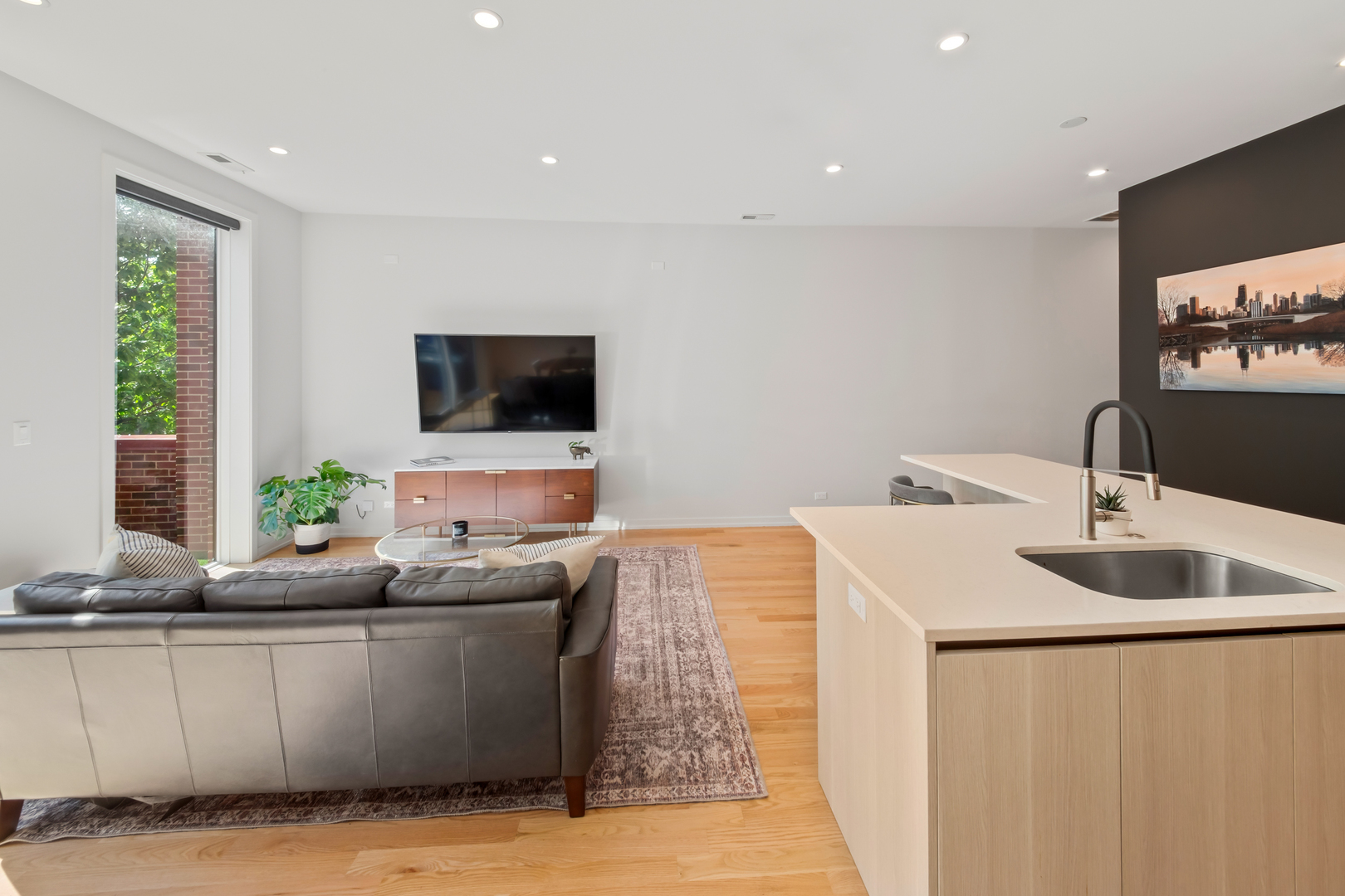 1104 N Marshfield Avenue Unit: 2