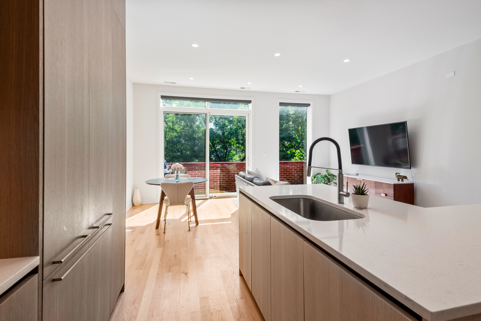 1104 N Marshfield Avenue Unit: 2