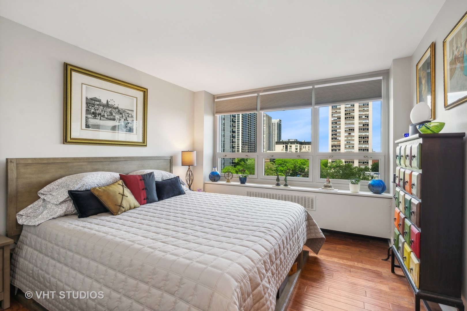 88 W SCHILLER Street Unit: 605