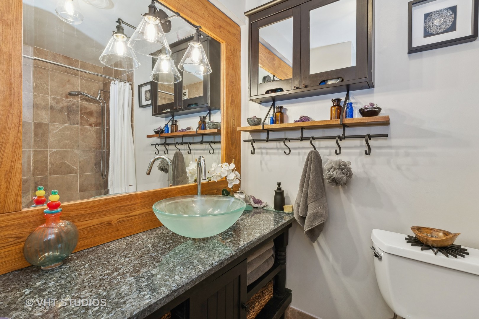 88 W SCHILLER Street Unit: 605