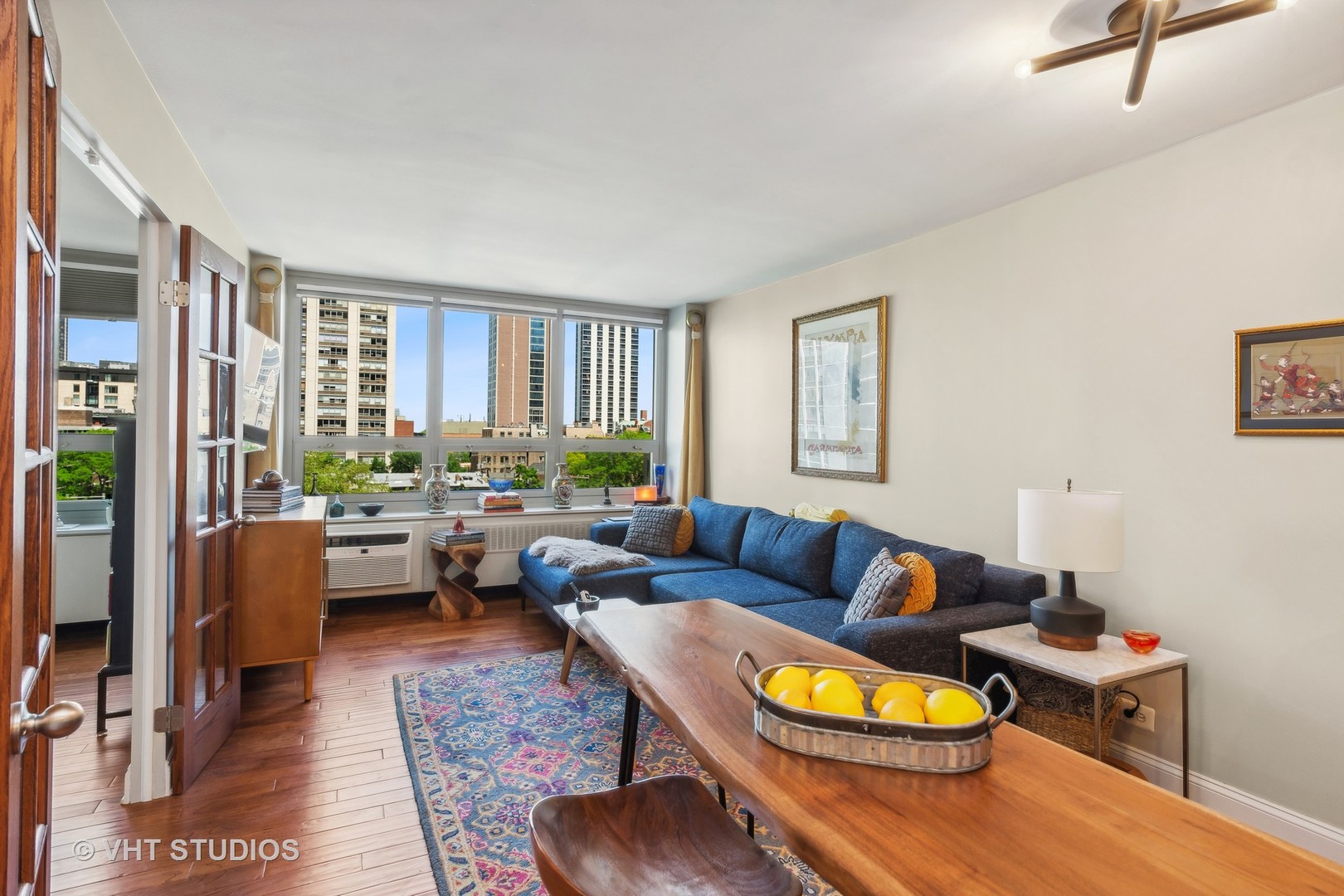 88 W SCHILLER Street Unit: 605