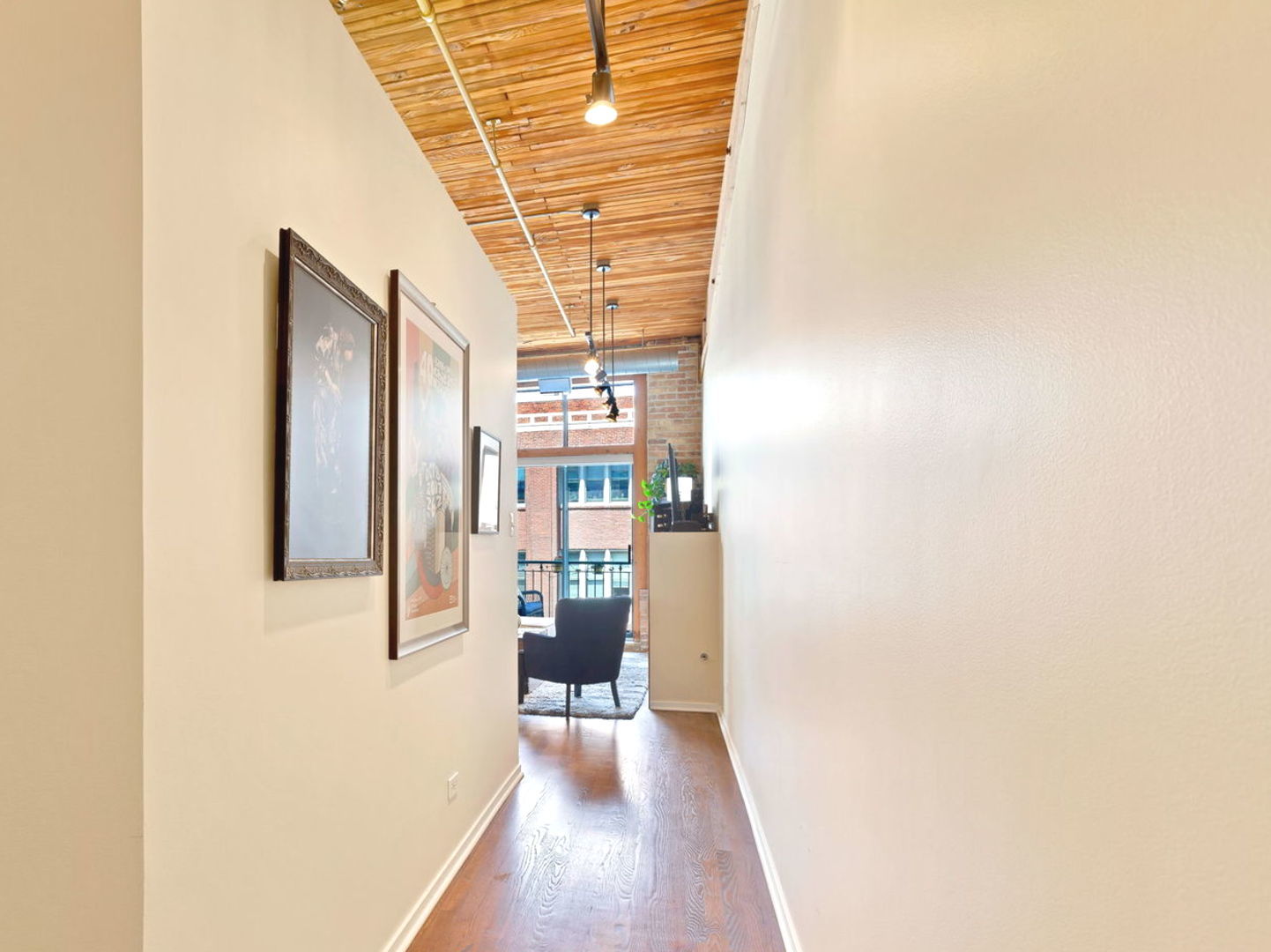 1801 S Michigan Avenue Unit: 404