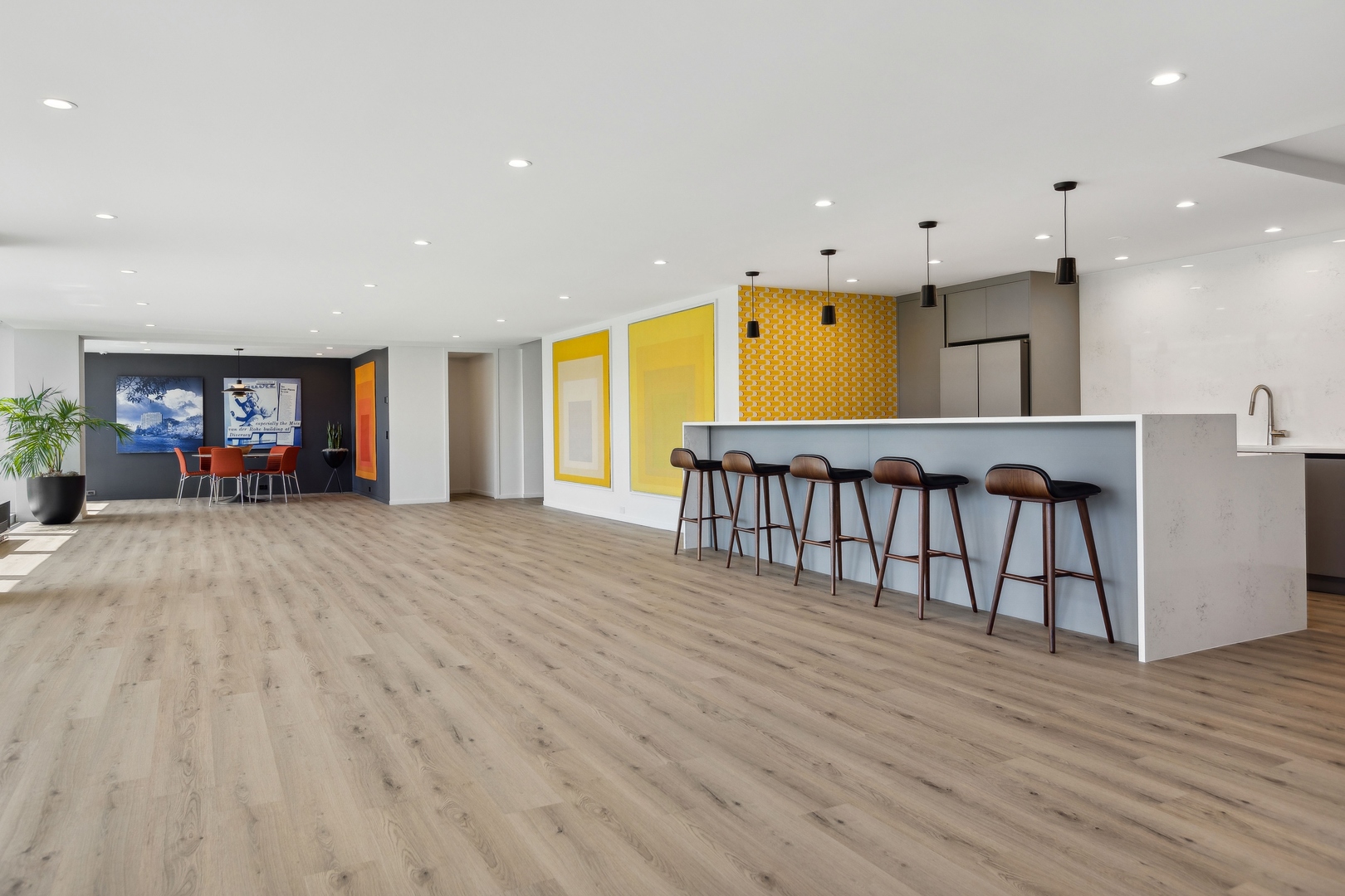 340 W Diversey Parkway Unit: 715