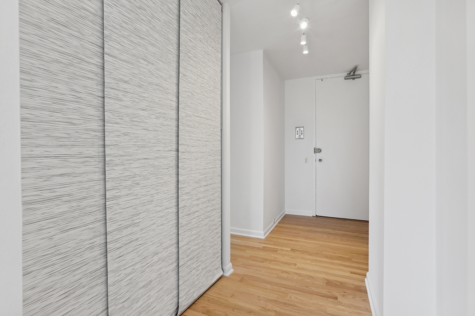 340 W Diversey Parkway Unit: 715