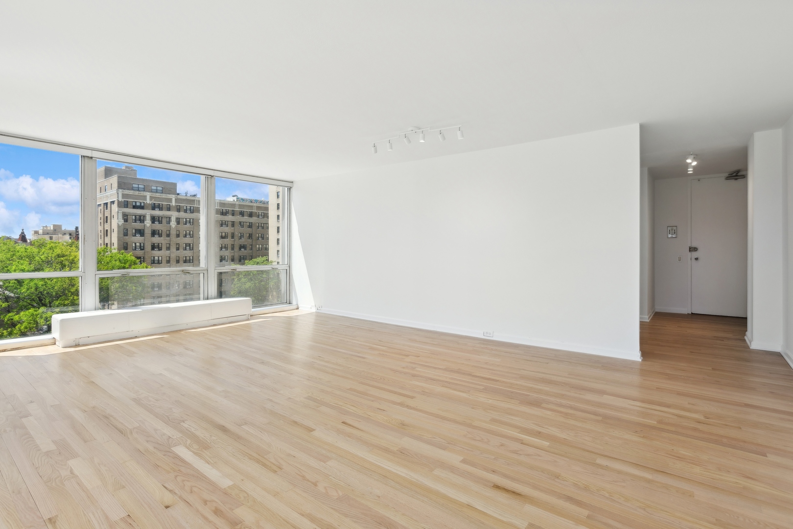 340 W Diversey Parkway Unit: 715