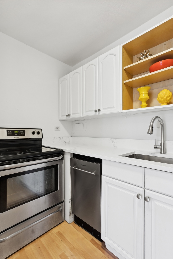 340 W Diversey Parkway Unit: 715