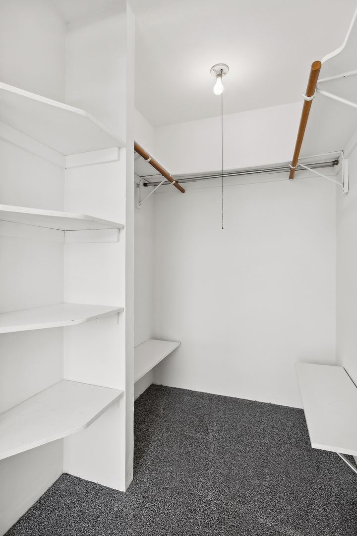 340 W Diversey Parkway Unit: 715