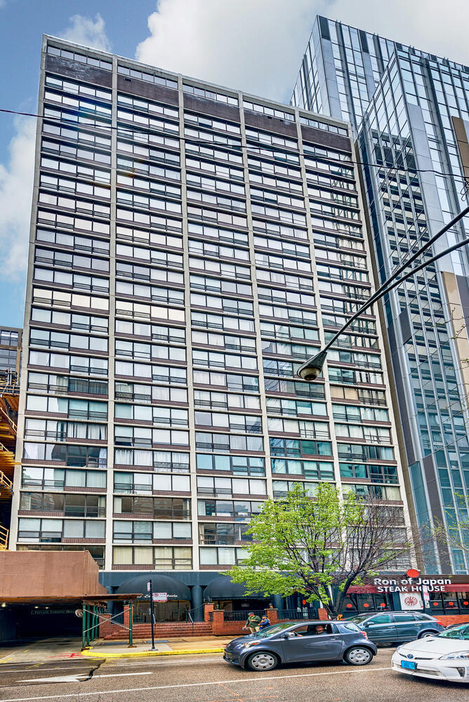 230 E ONTARIO Street Unit: 1303