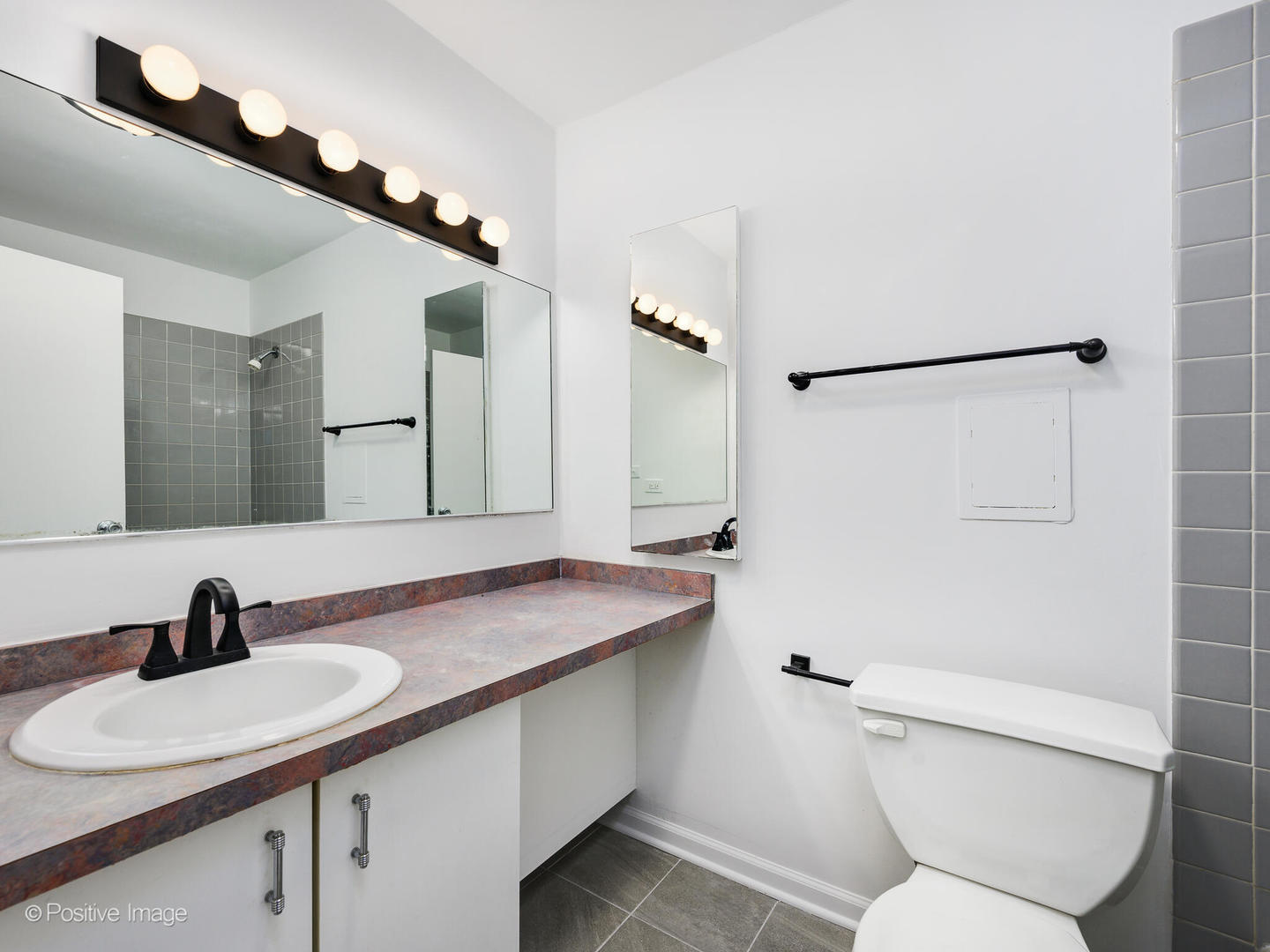 230 E ONTARIO Street Unit: 1303