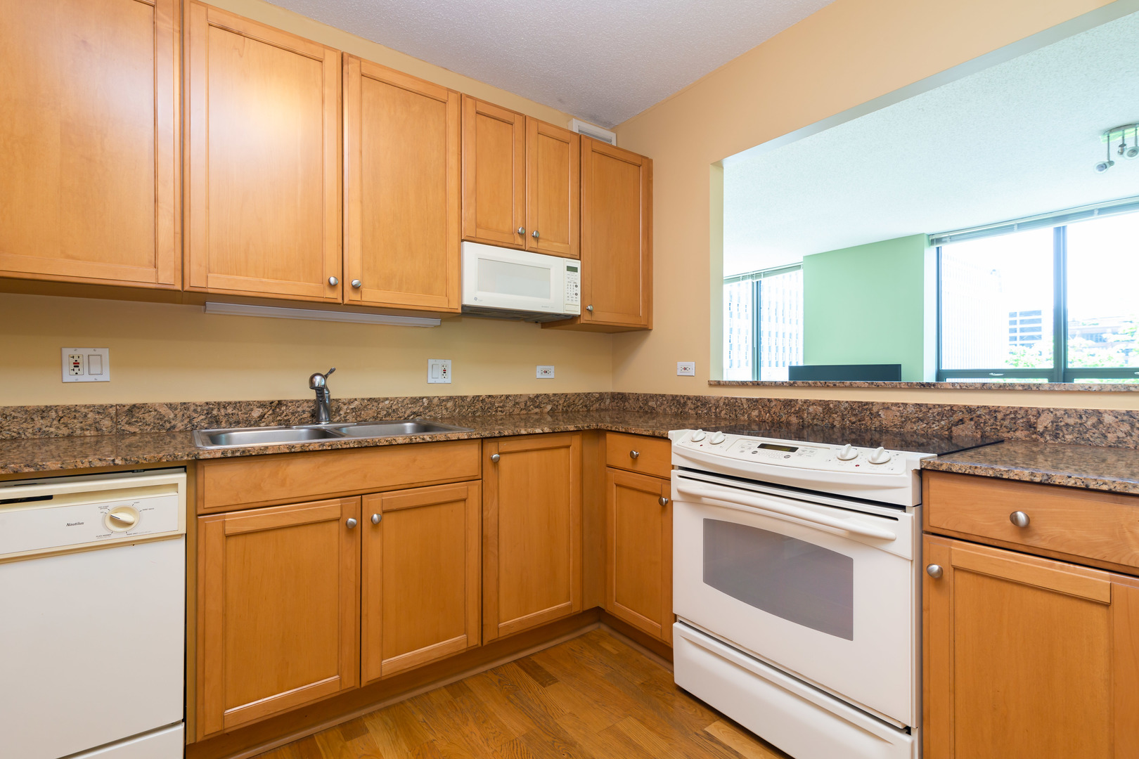 400 N LaSalle Street Unit: 908