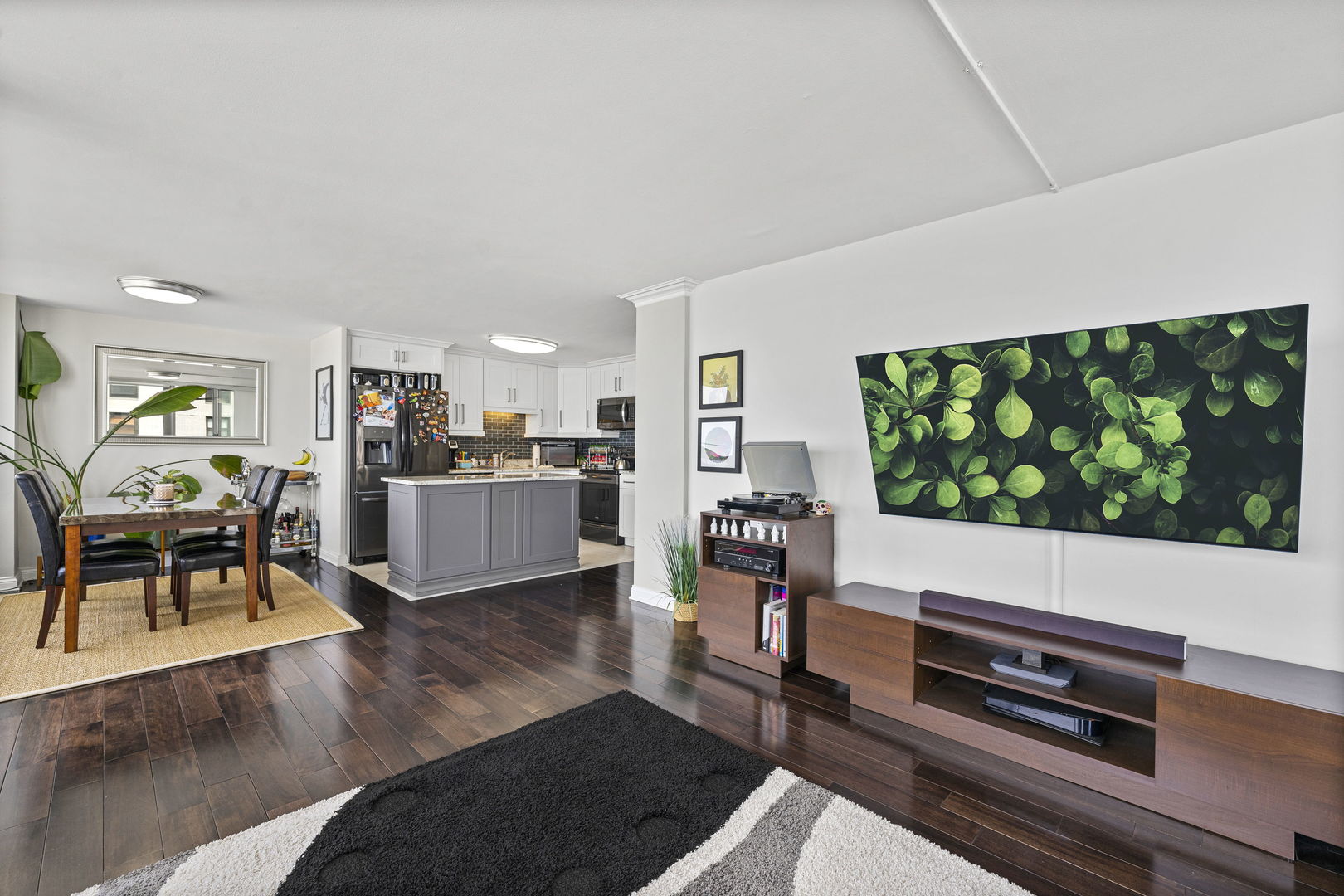 5701 N Sheridan Road Unit: 19T