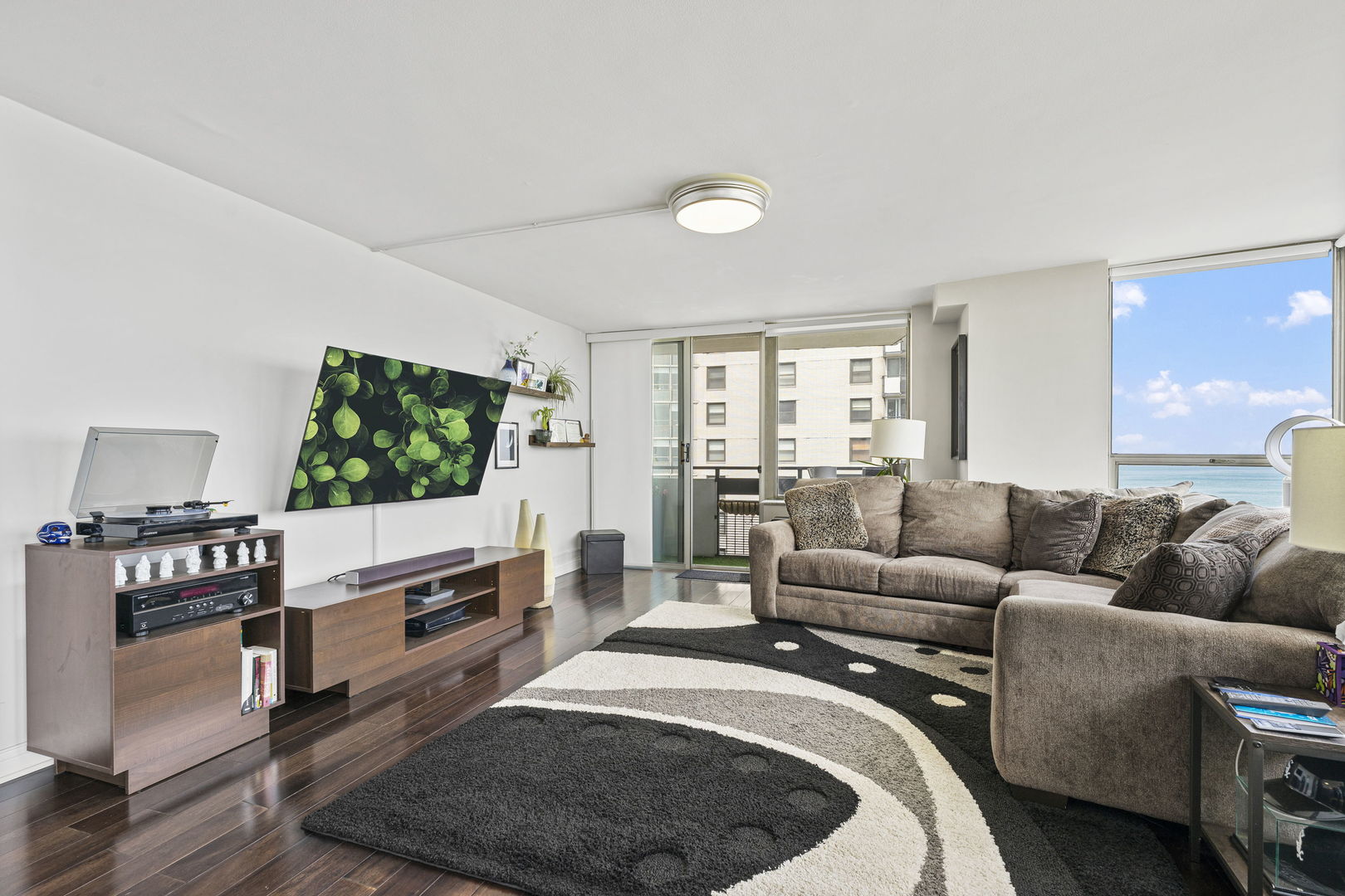 5701 N Sheridan Road Unit: 19T