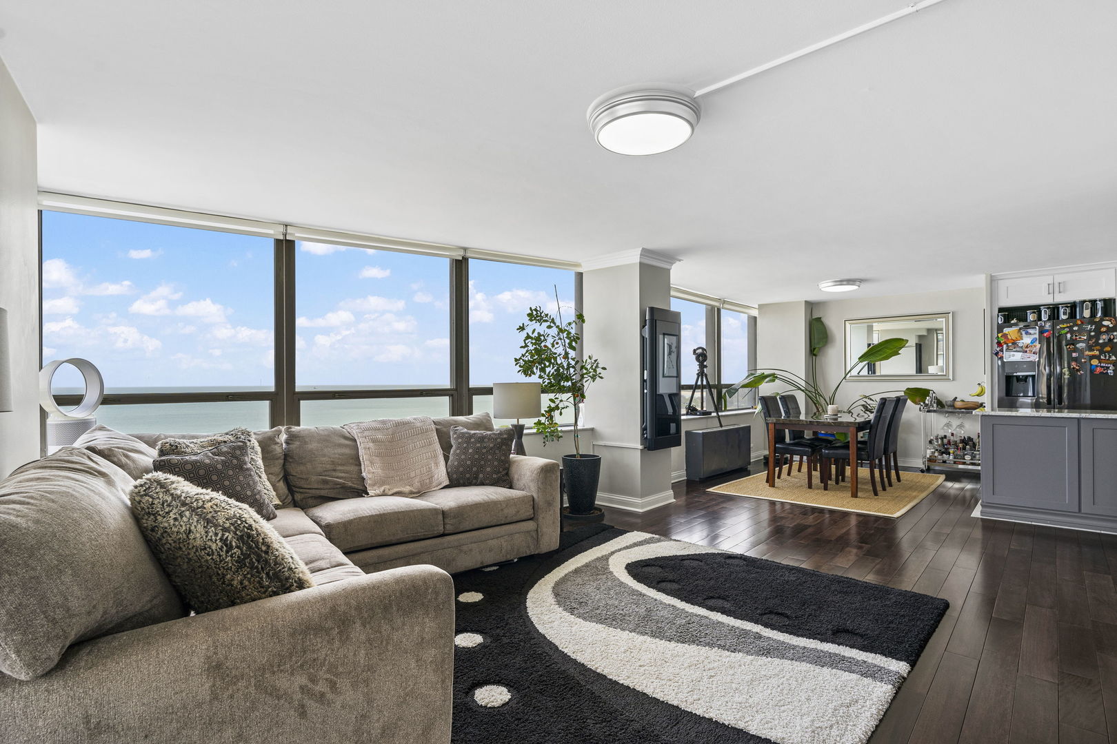 5701 N Sheridan Road Unit: 19T