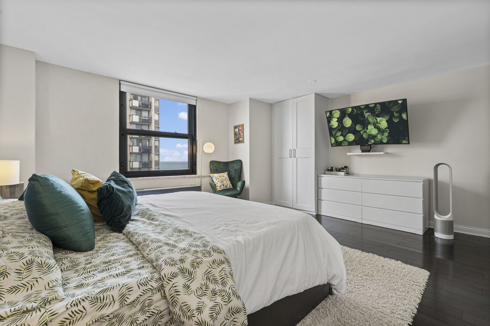 5701 N Sheridan Road Unit: 19T