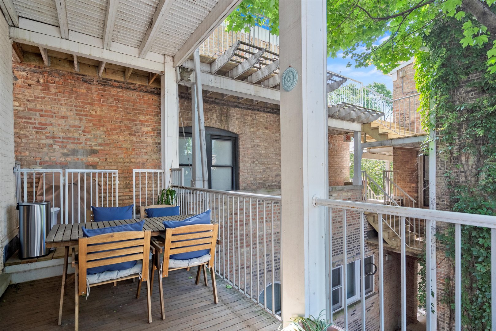 2129 W WEBSTER Avenue Unit: 2B