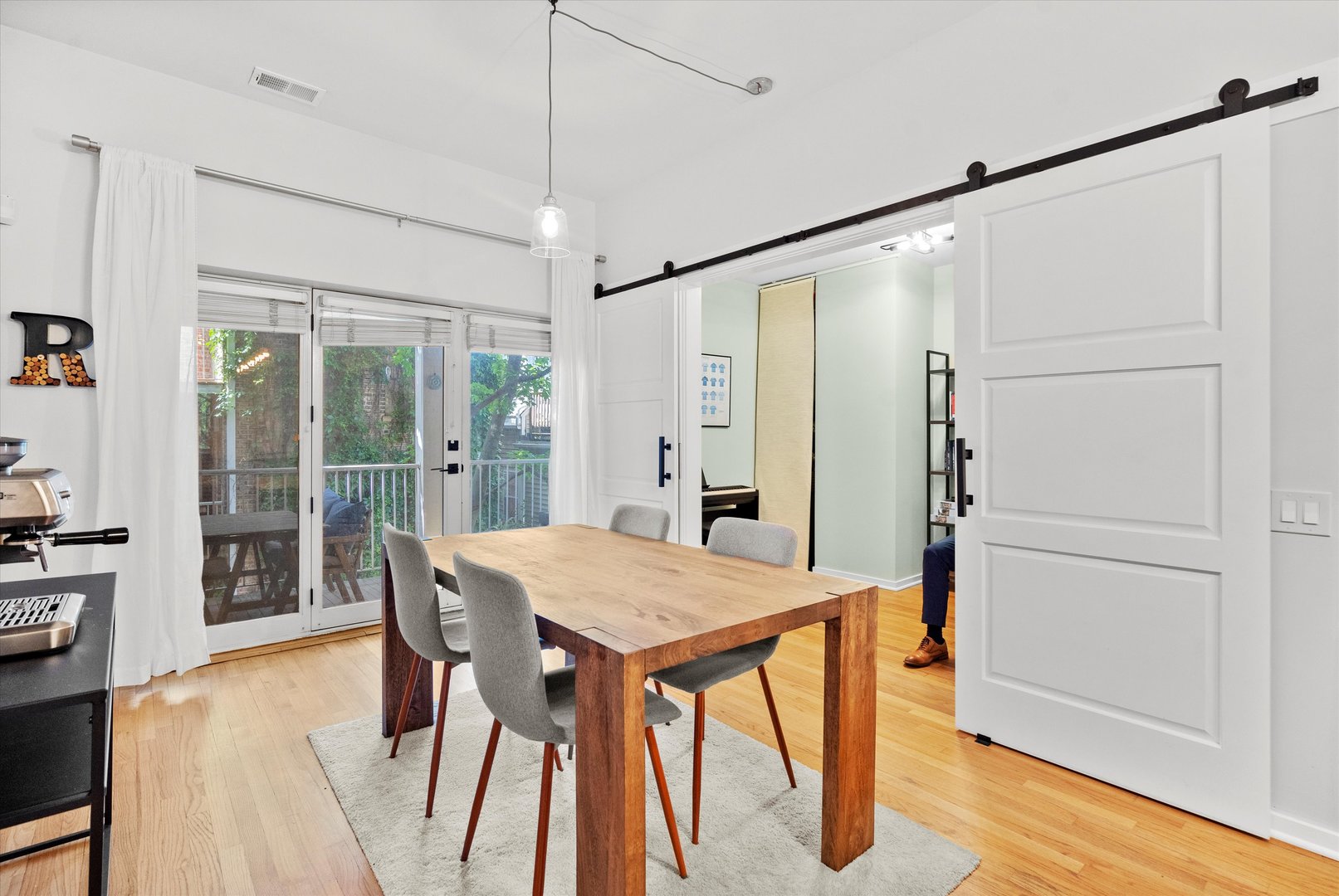 2129 W WEBSTER Avenue Unit: 2B