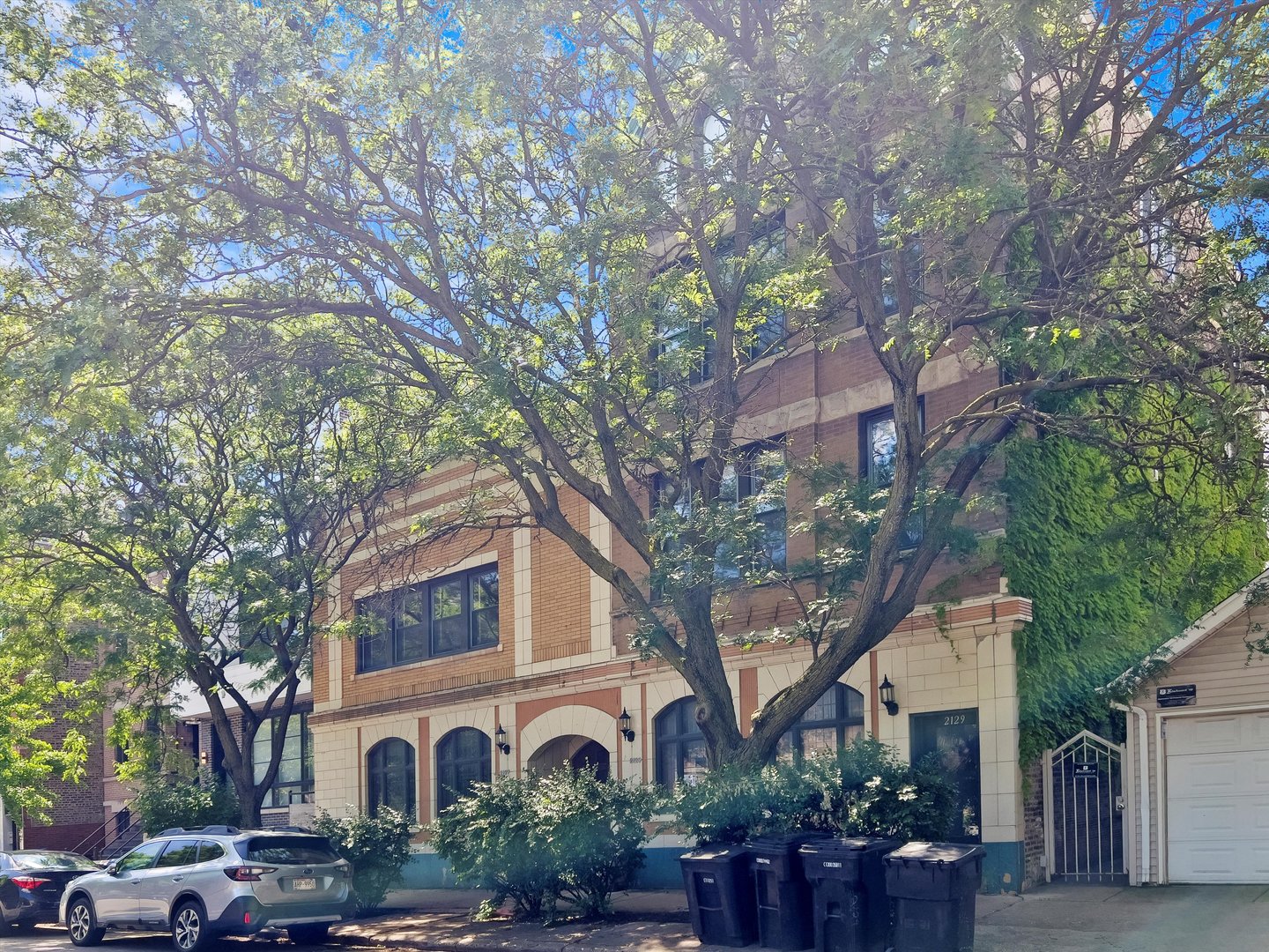 2129 W WEBSTER Avenue Unit: 2B