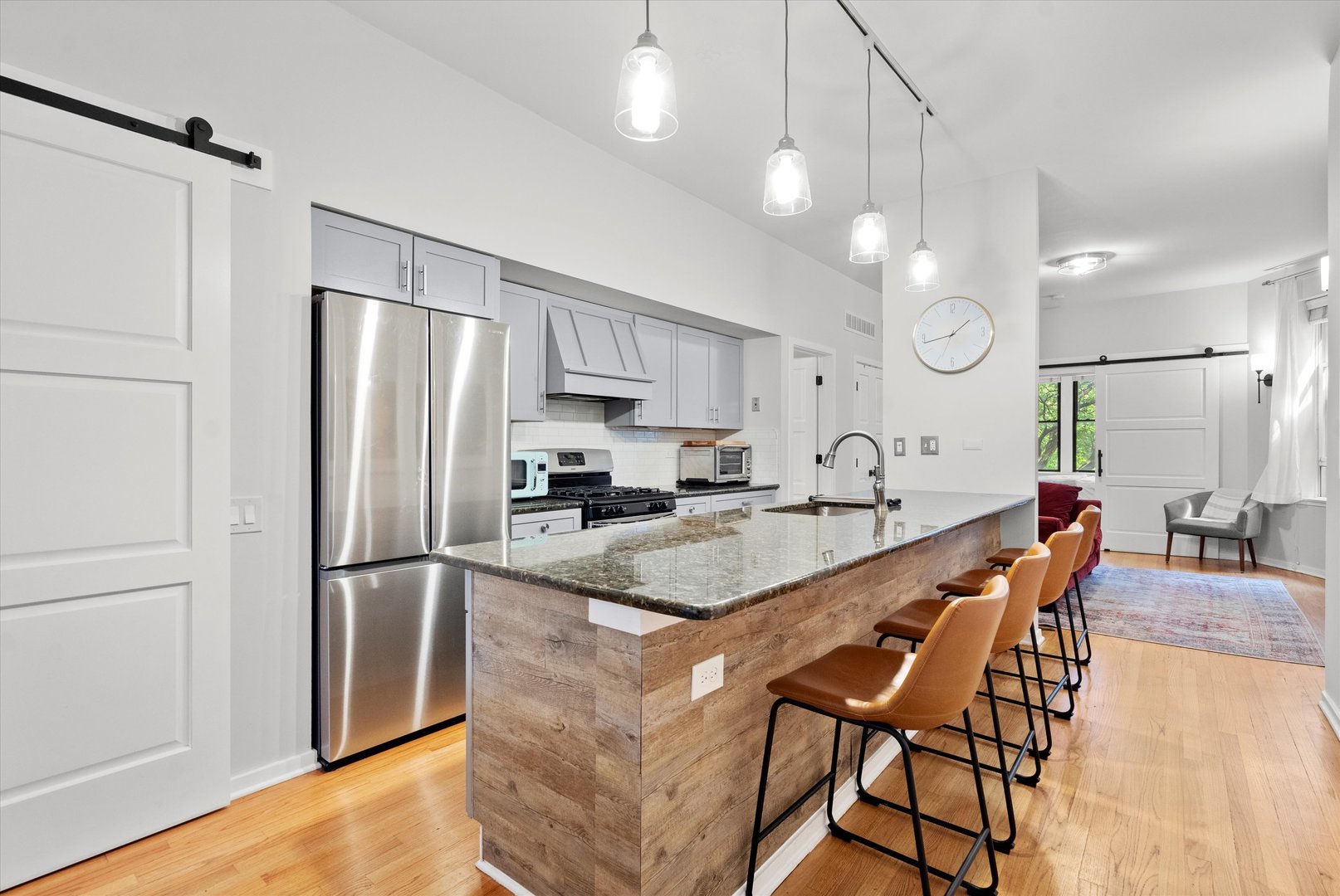 2129 W WEBSTER Avenue Unit: 2B