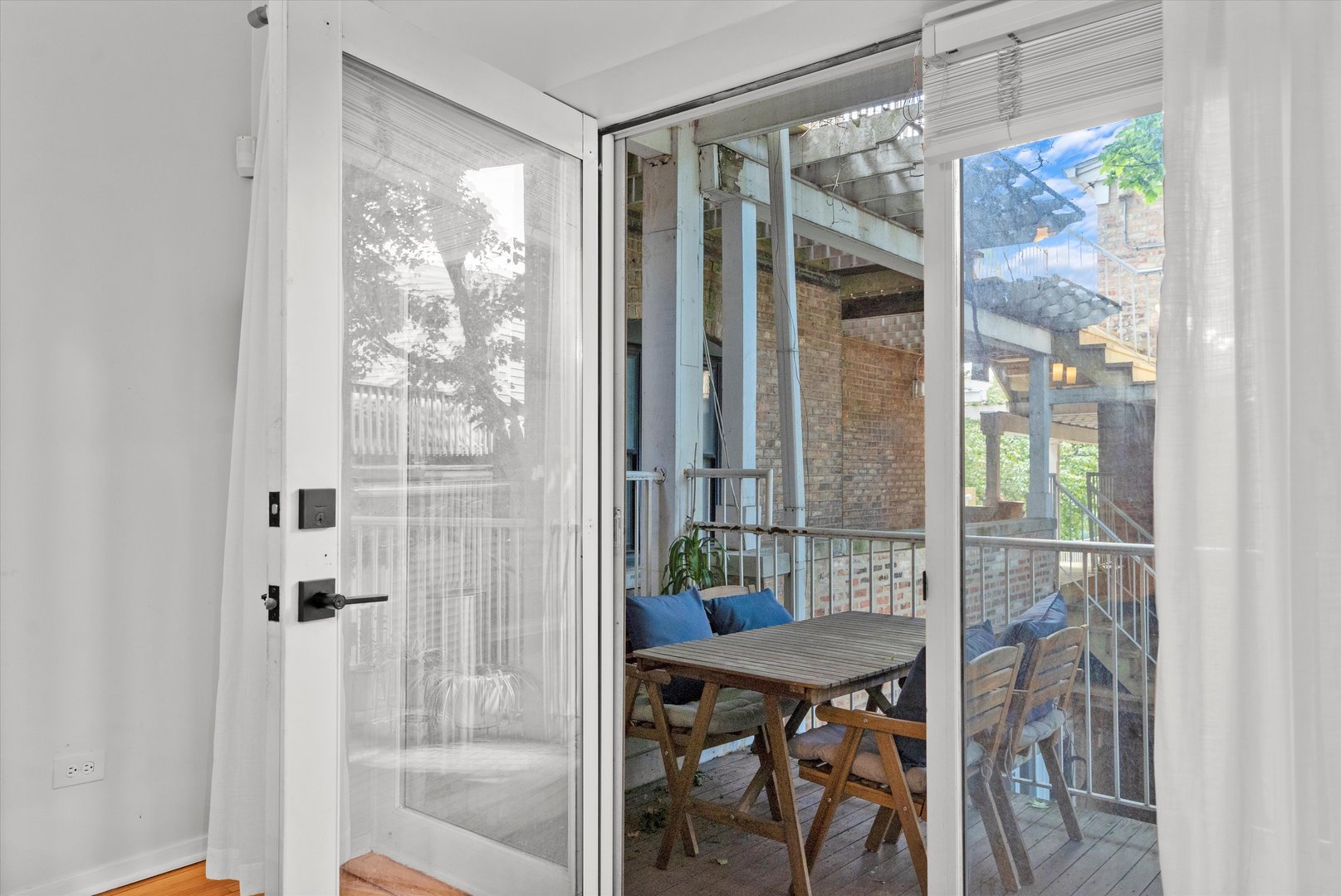 2129 W WEBSTER Avenue Unit: 2B