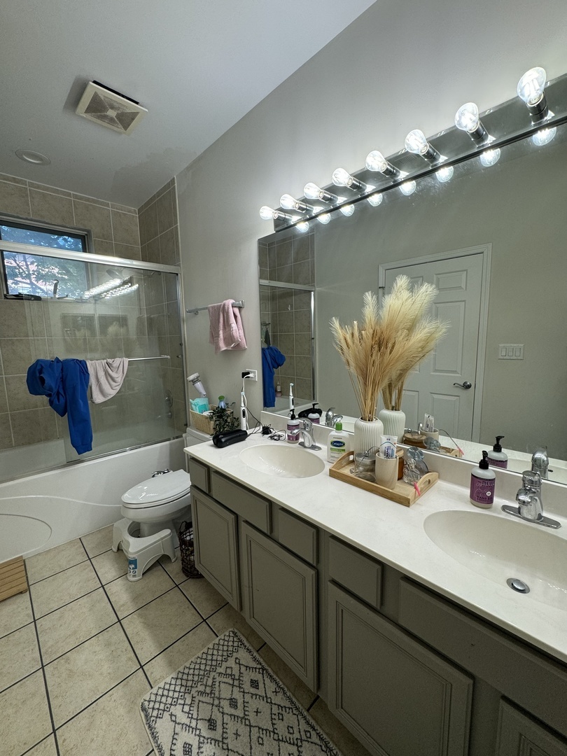 802 W University Lane Unit: 2B
