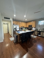 802 W University Lane Unit: 2B