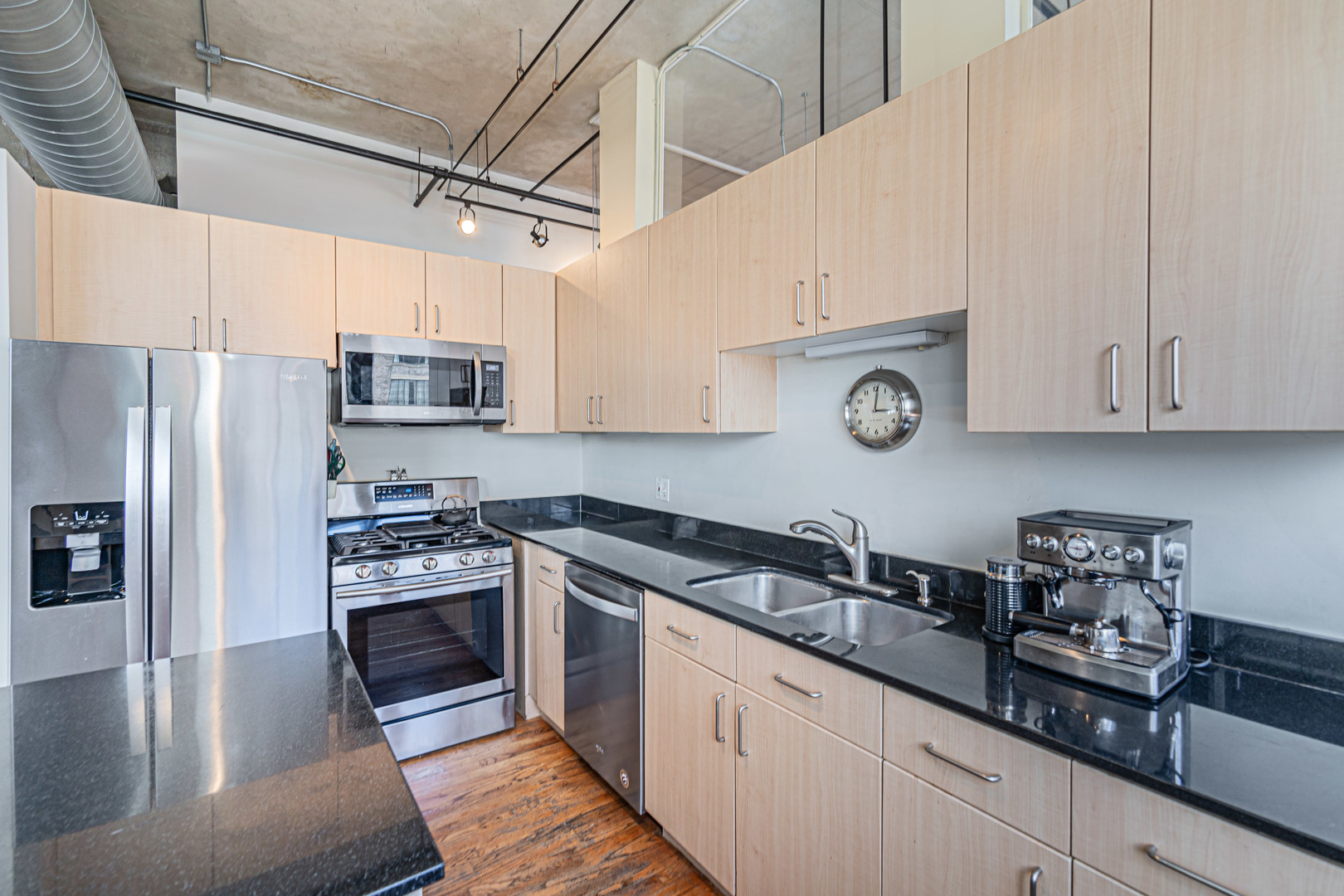 817 W Washington Boulevard Unit: 404