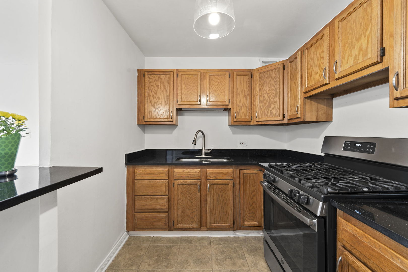 3001 S MICHIGAN Avenue Unit: 303