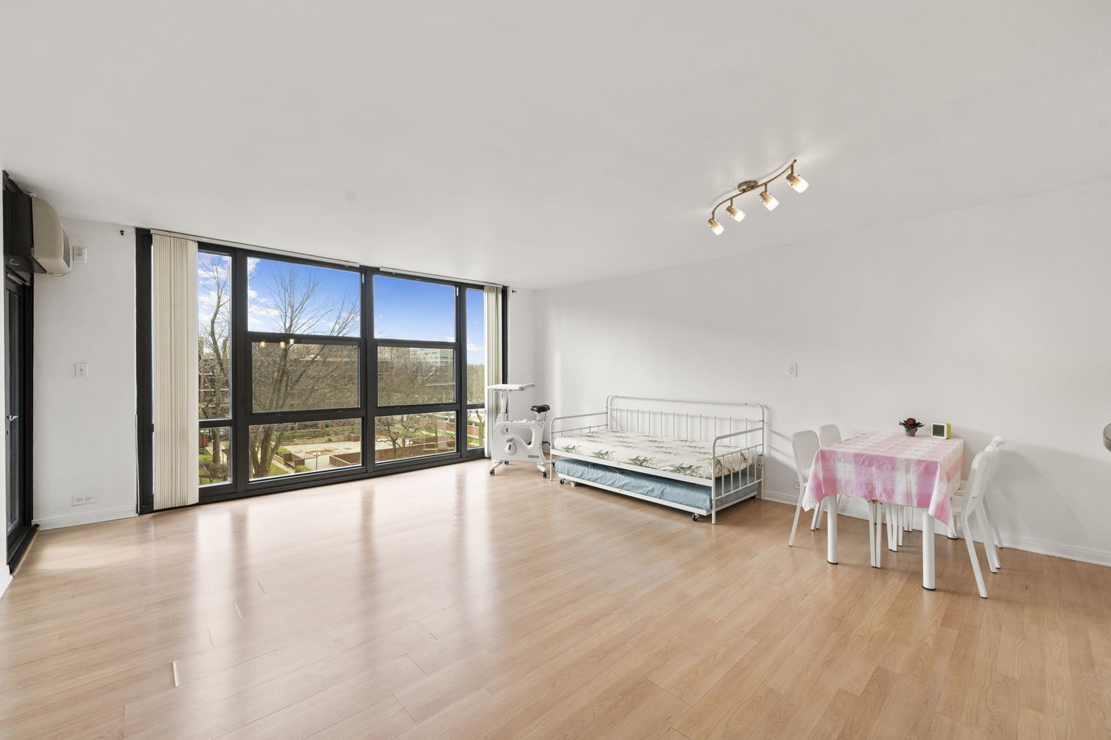 3001 S MICHIGAN Avenue Unit: 303