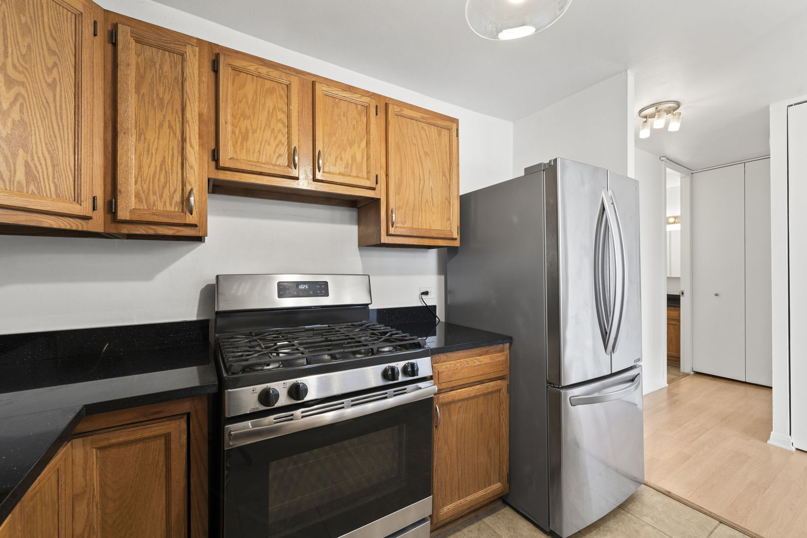 3001 S MICHIGAN Avenue Unit: 303