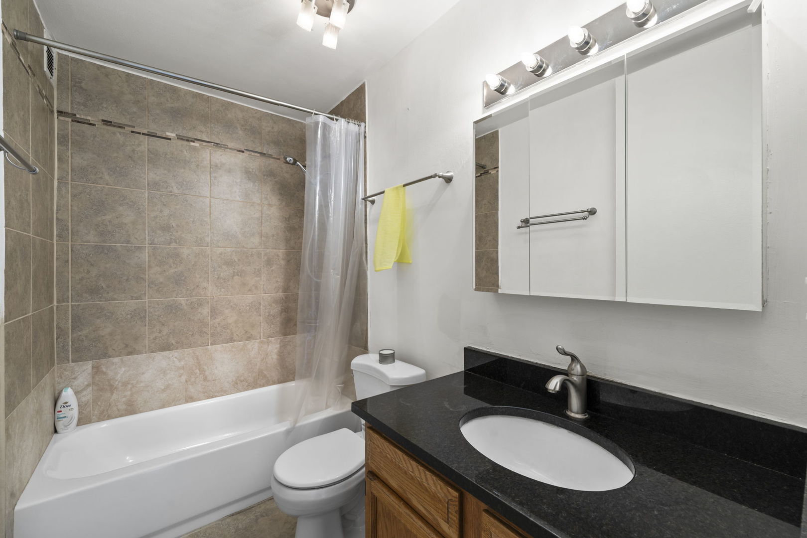 3001 S MICHIGAN Avenue Unit: 303