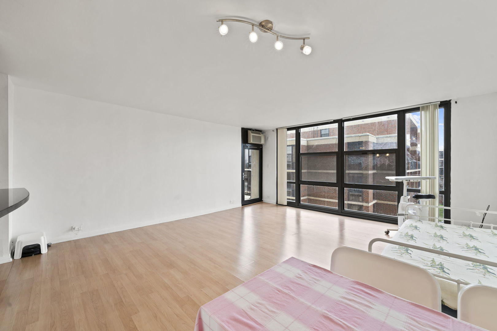 3001 S MICHIGAN Avenue Unit: 303