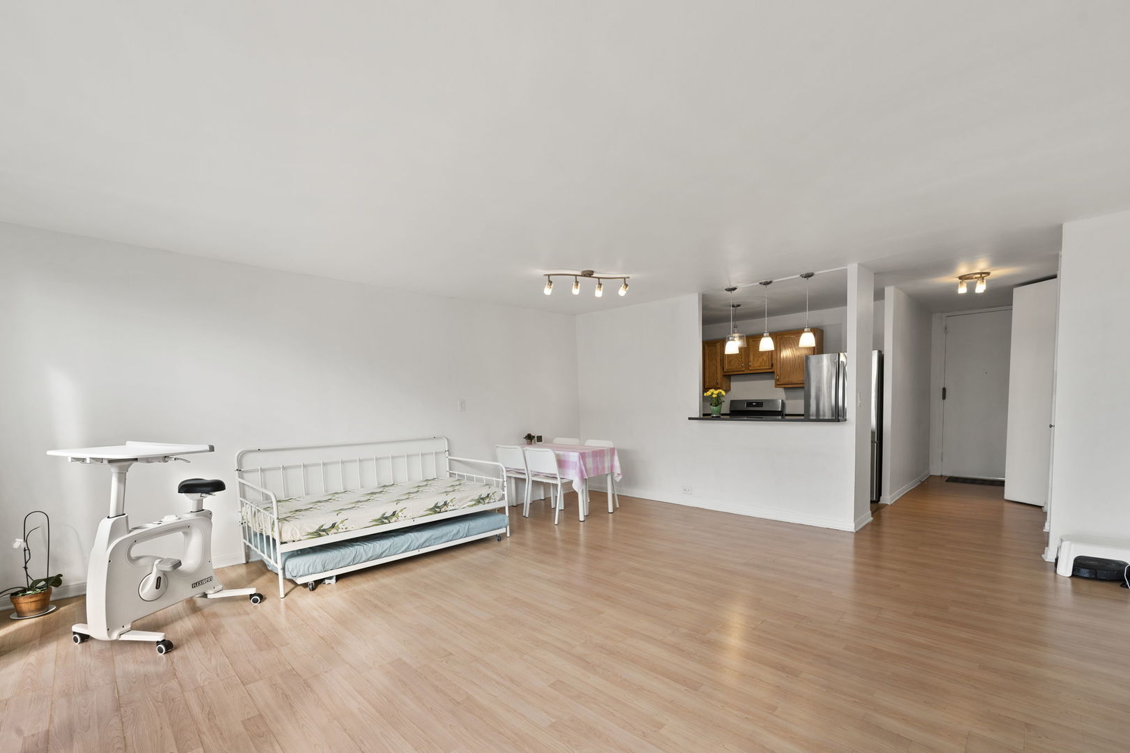 3001 S MICHIGAN Avenue Unit: 303
