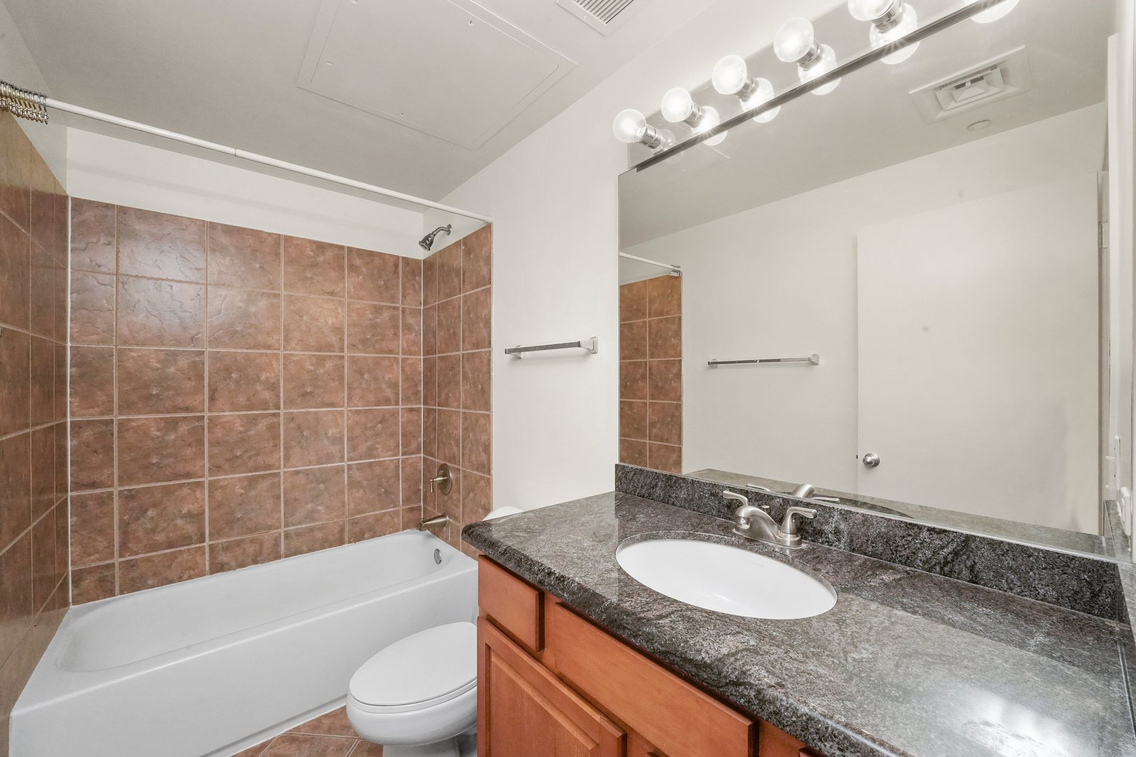 208 W Washington Street Unit: 1911