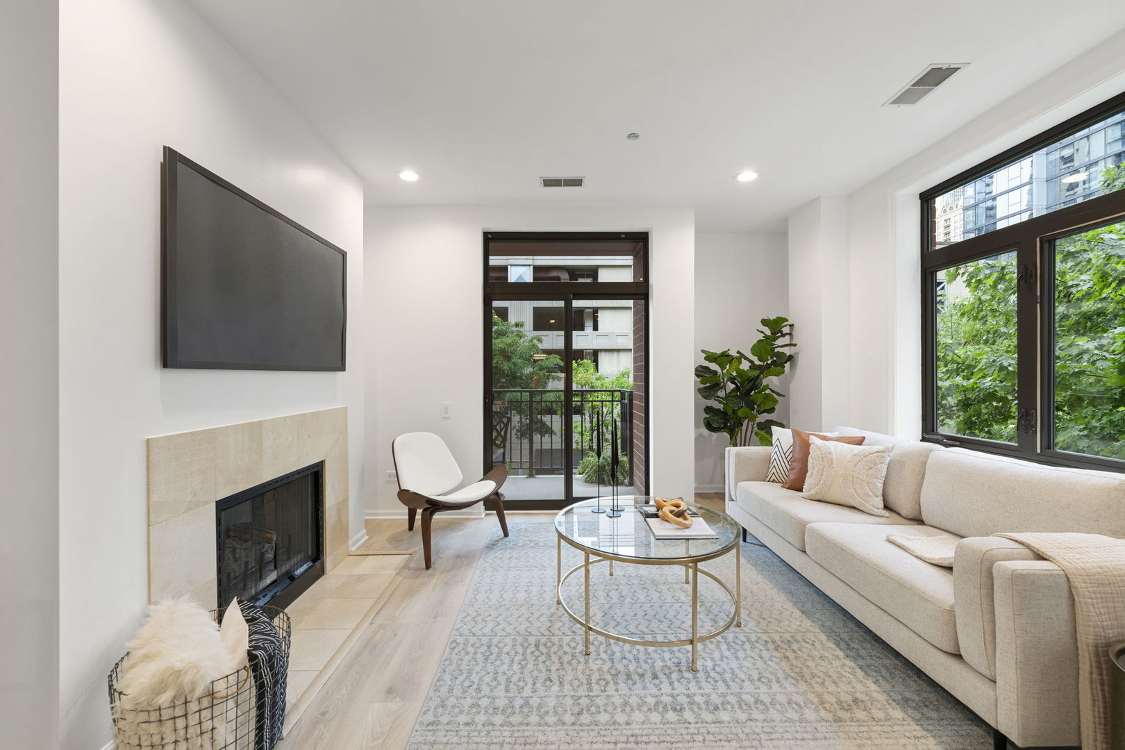 33 W HURON Street Unit: 310