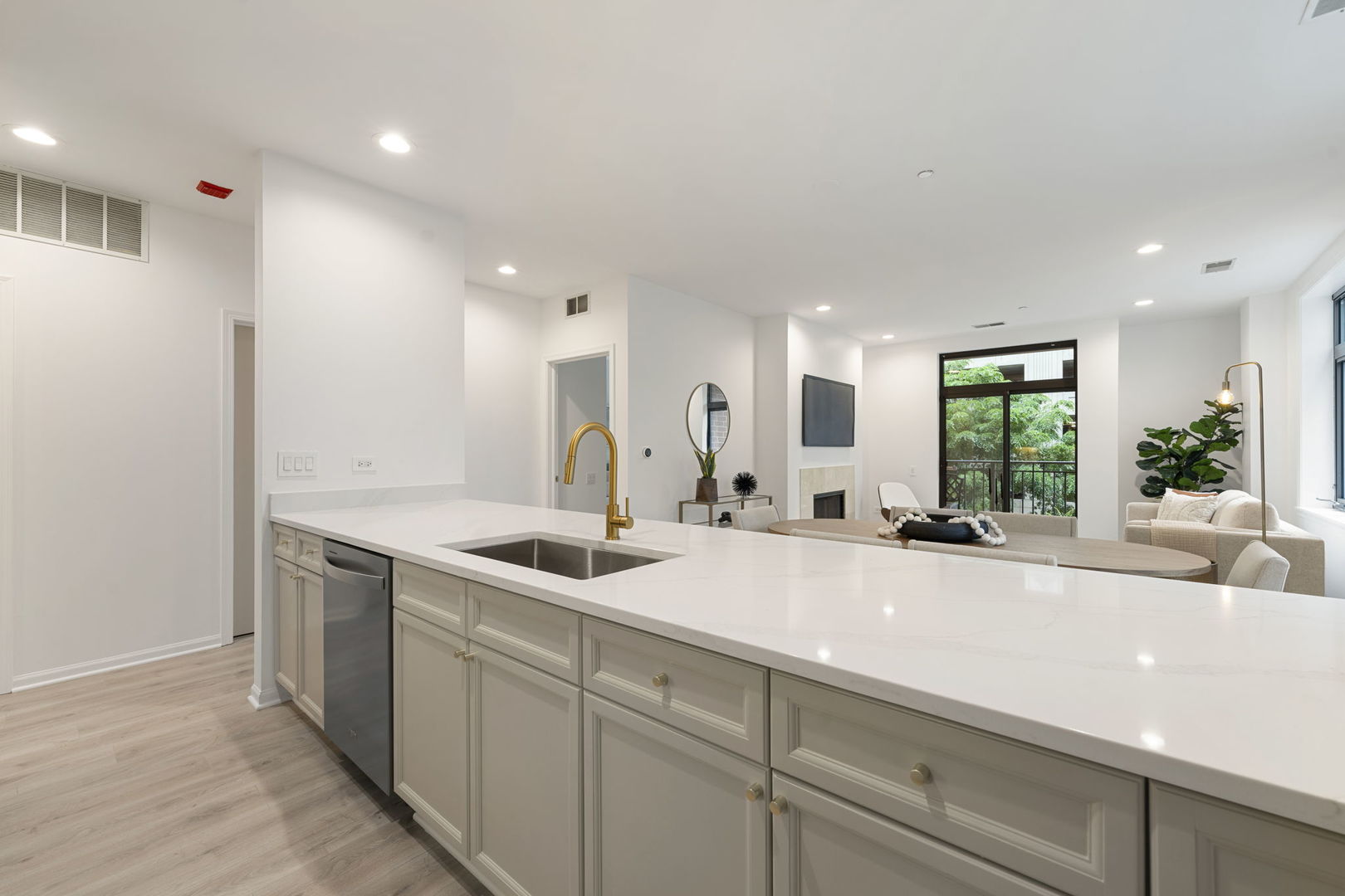 33 W HURON Street Unit: 310