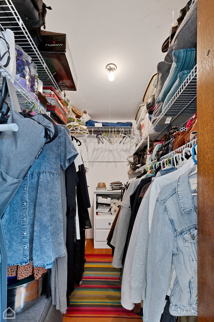 559 W Surf Street Unit: 605