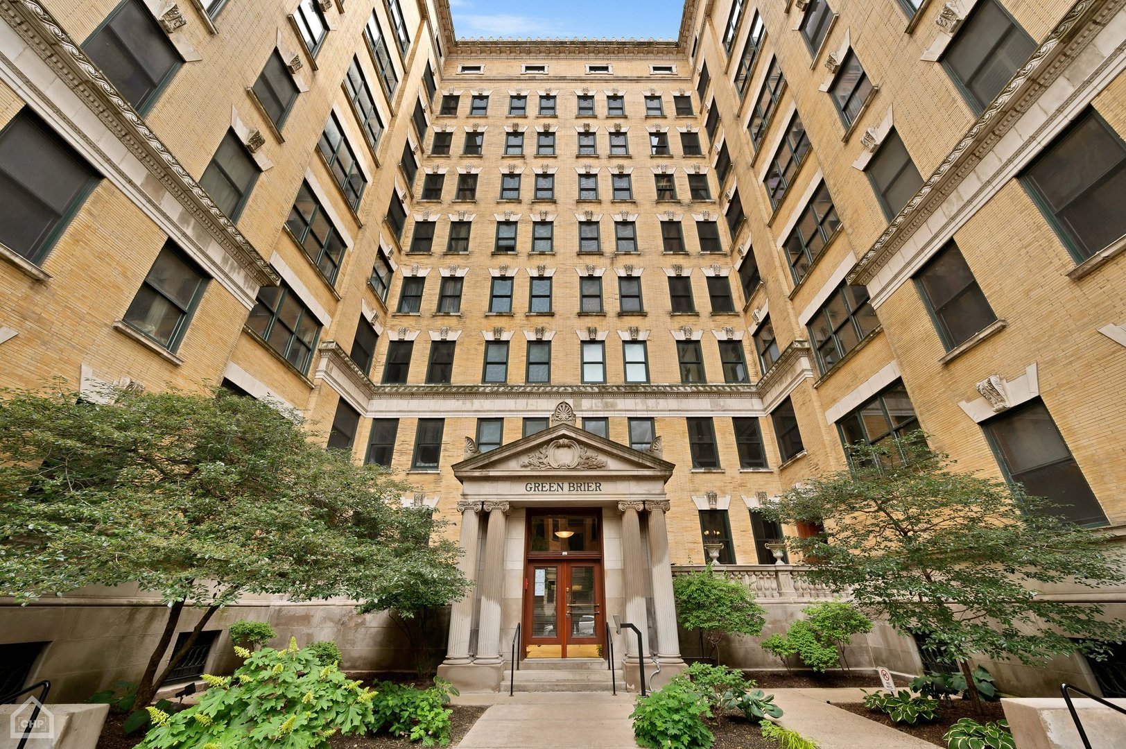 559 W Surf Street Unit: 605