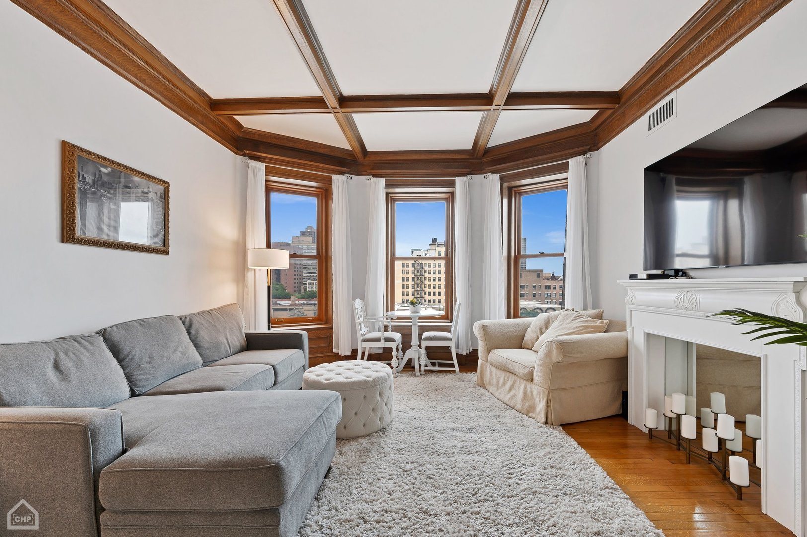 559 W Surf Street Unit: 605