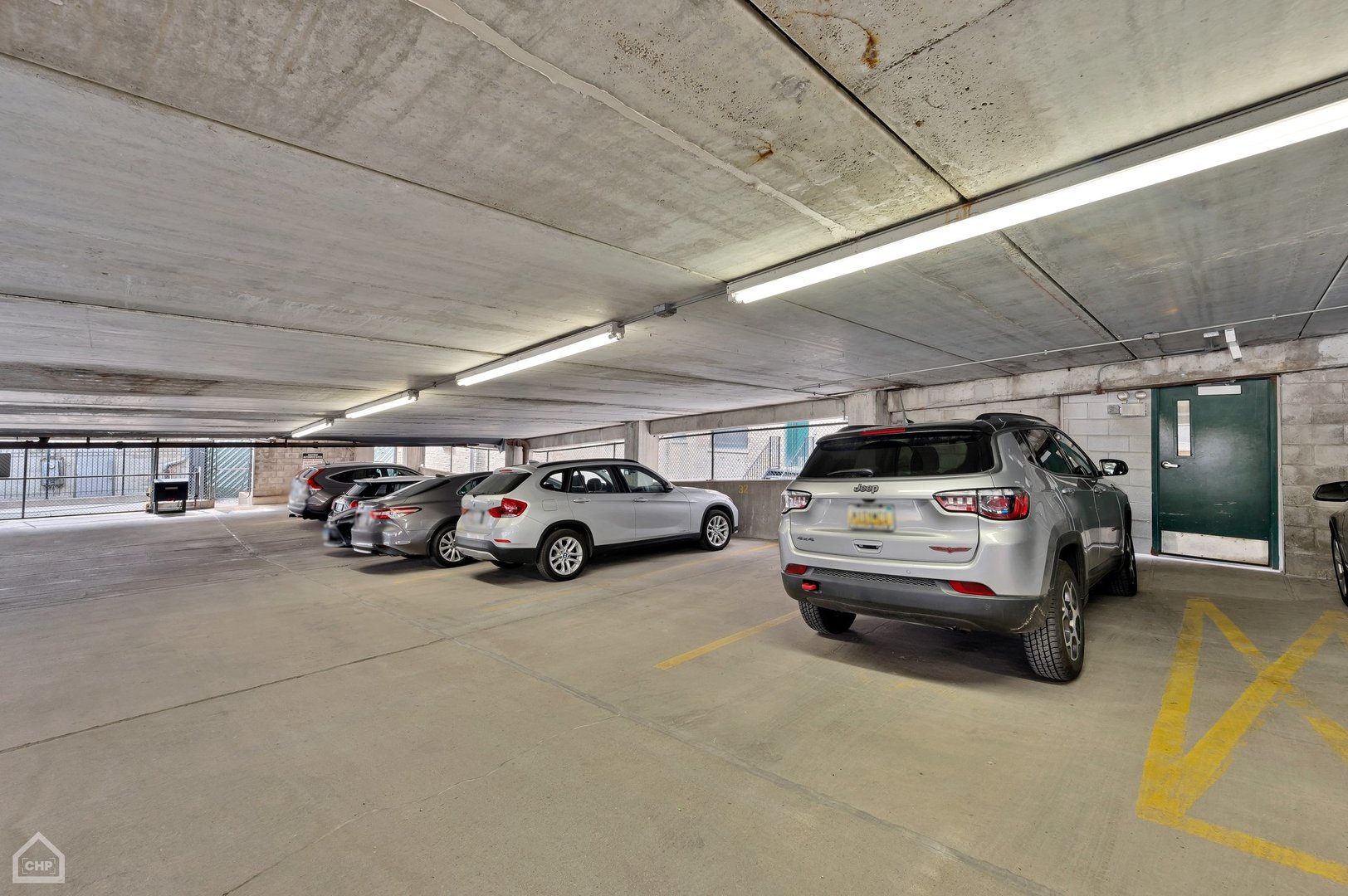 559 W Surf Street Unit: 605