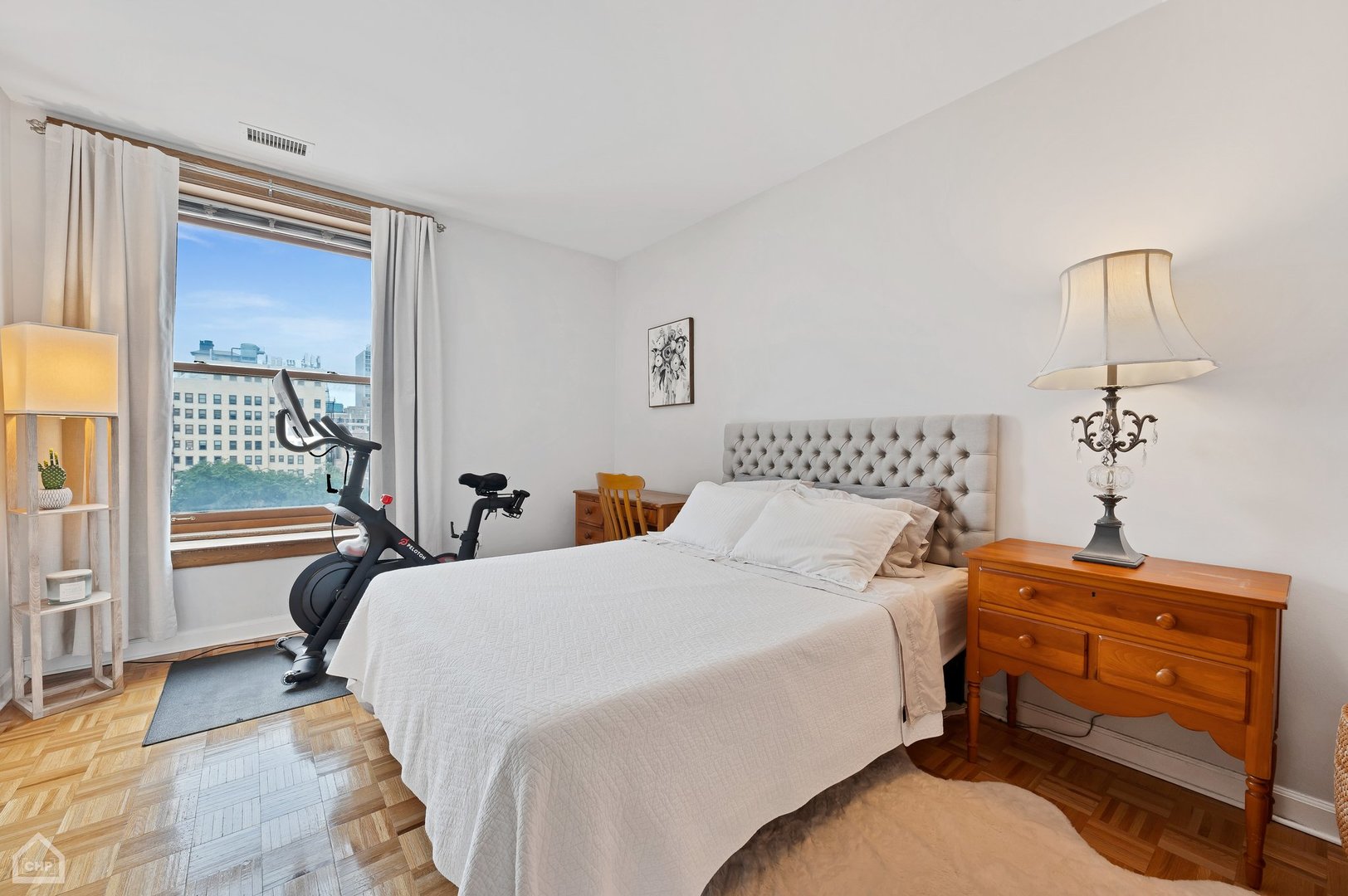 559 W Surf Street Unit: 605