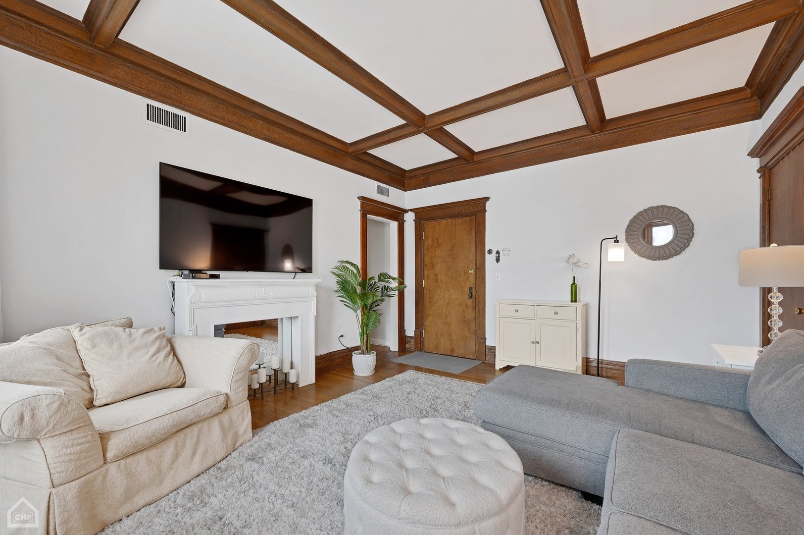 559 W Surf Street Unit: 605