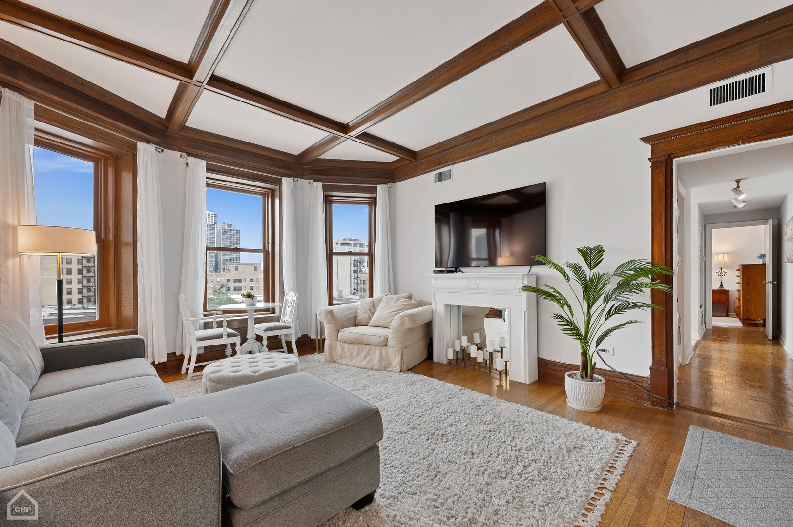 559 W Surf Street Unit: 605