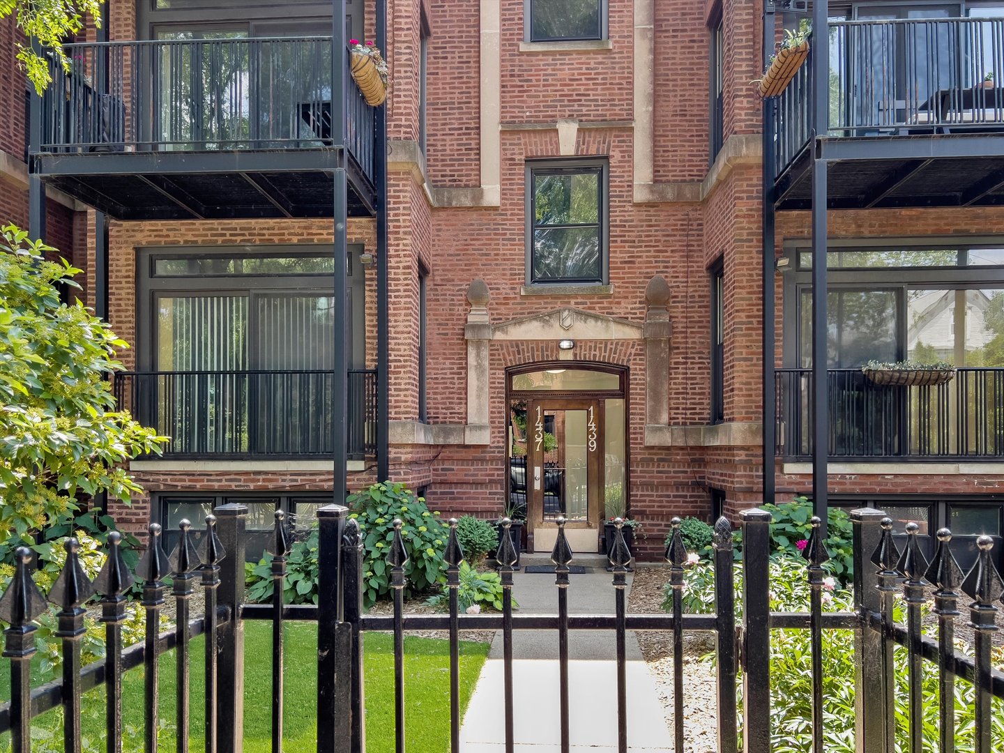 1437 W ADDISON Street Unit: 3