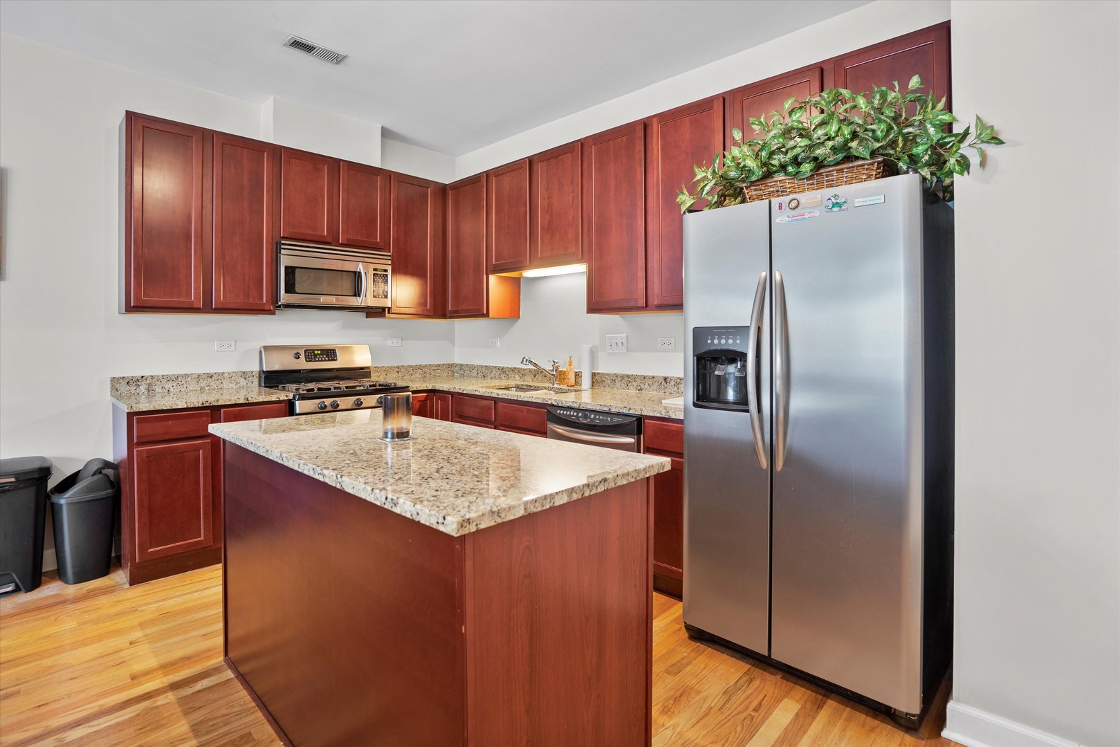 1437 W ADDISON Street Unit: 3