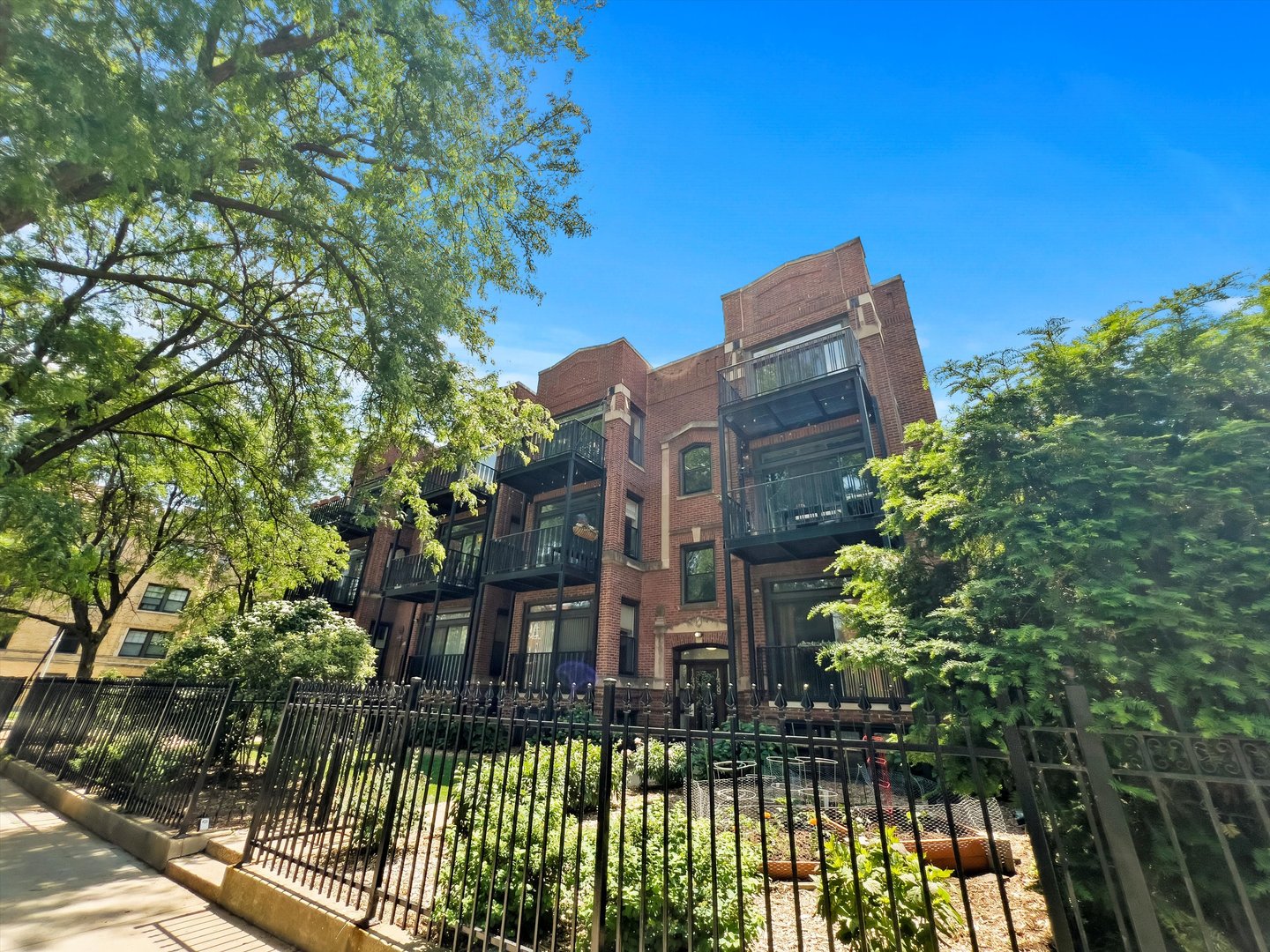 1437 W ADDISON Street Unit: 3