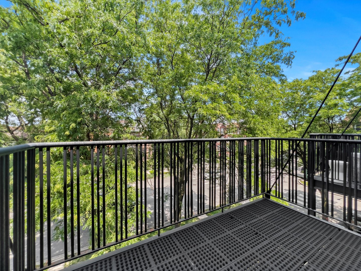 1437 W ADDISON Street Unit: 3