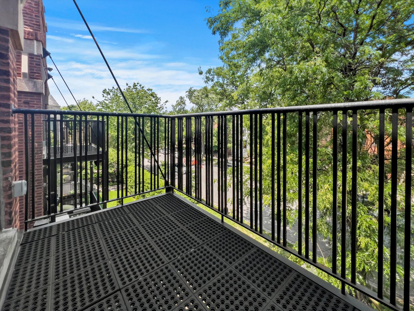 1437 W ADDISON Street Unit: 3